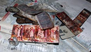 Effetti collarterali di incendio in deposito di materiali fotografici