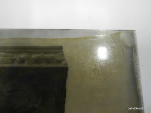 Vernice di protezione ingiallita stesa su emulsione alla gelatina