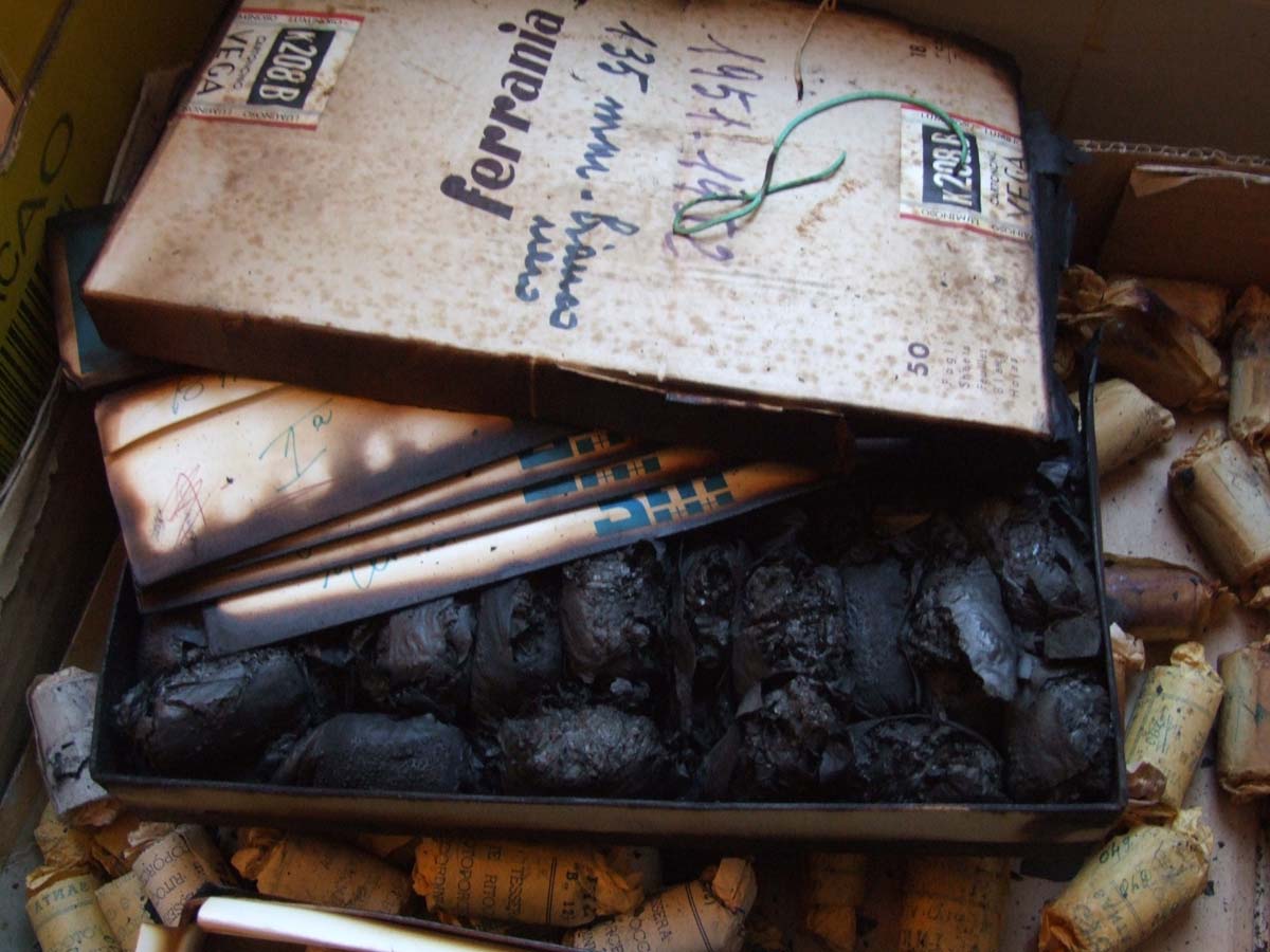 Danni causati da incendio in deposito di materiali fotografici